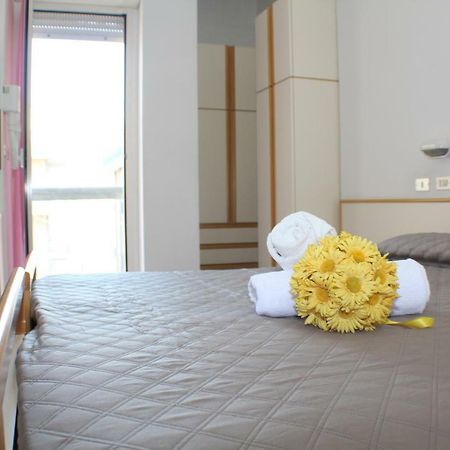 Hotel Caesar Мисано Адриатико Екстериор снимка