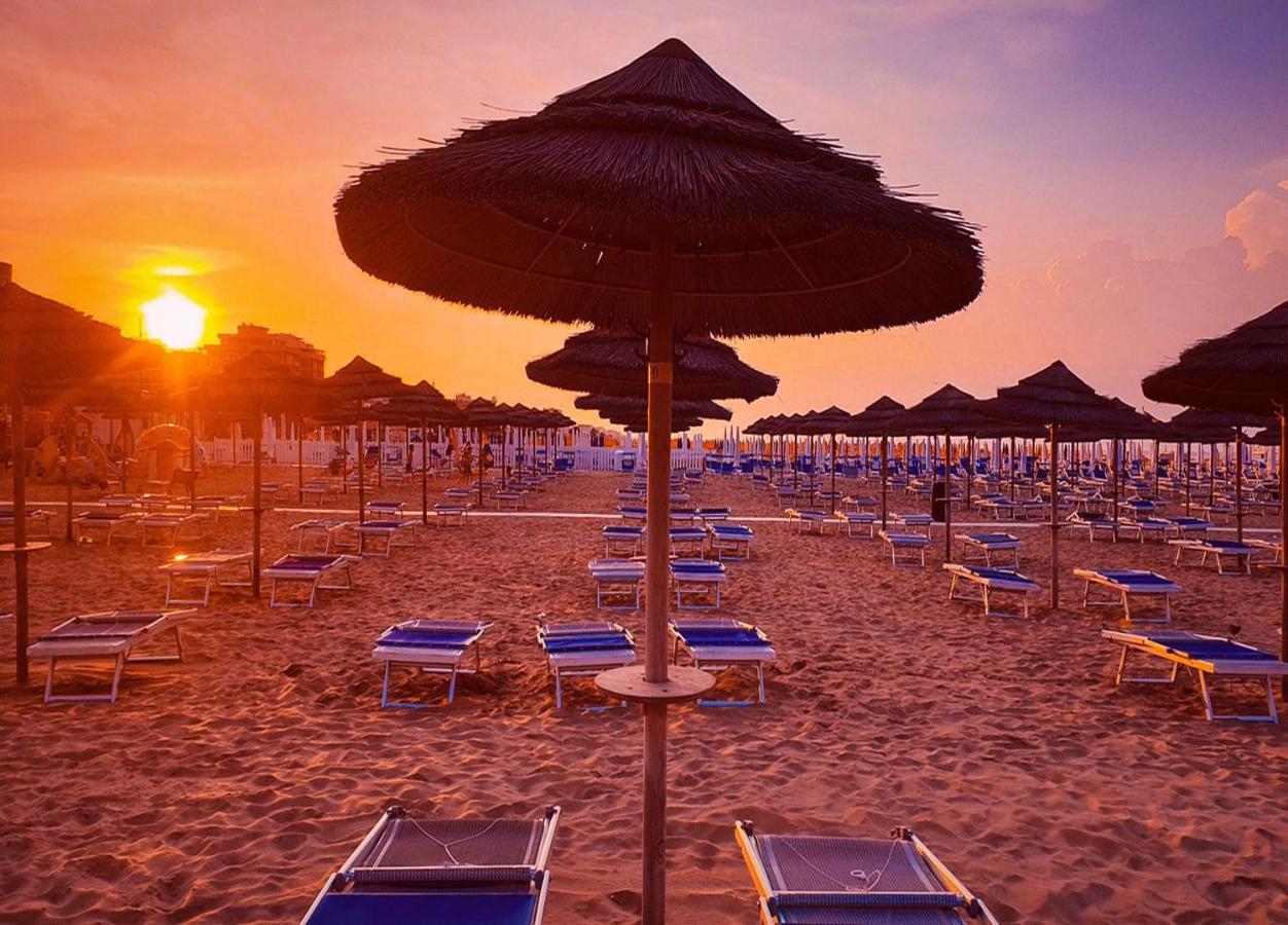 Hotel Caesar Мисано Адриатико Екстериор снимка