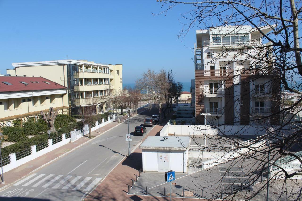Hotel Caesar Мисано Адриатико Екстериор снимка