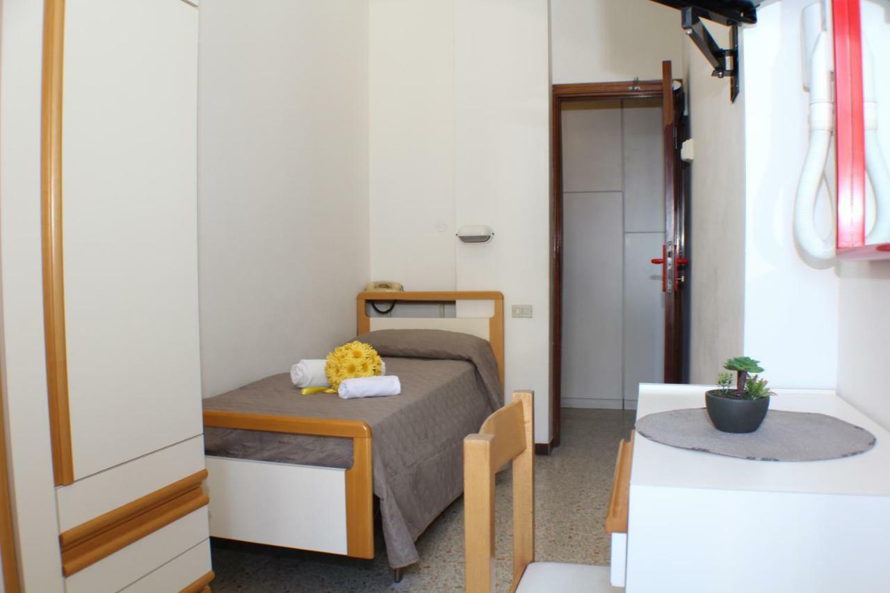 Hotel Caesar Мисано Адриатико Екстериор снимка