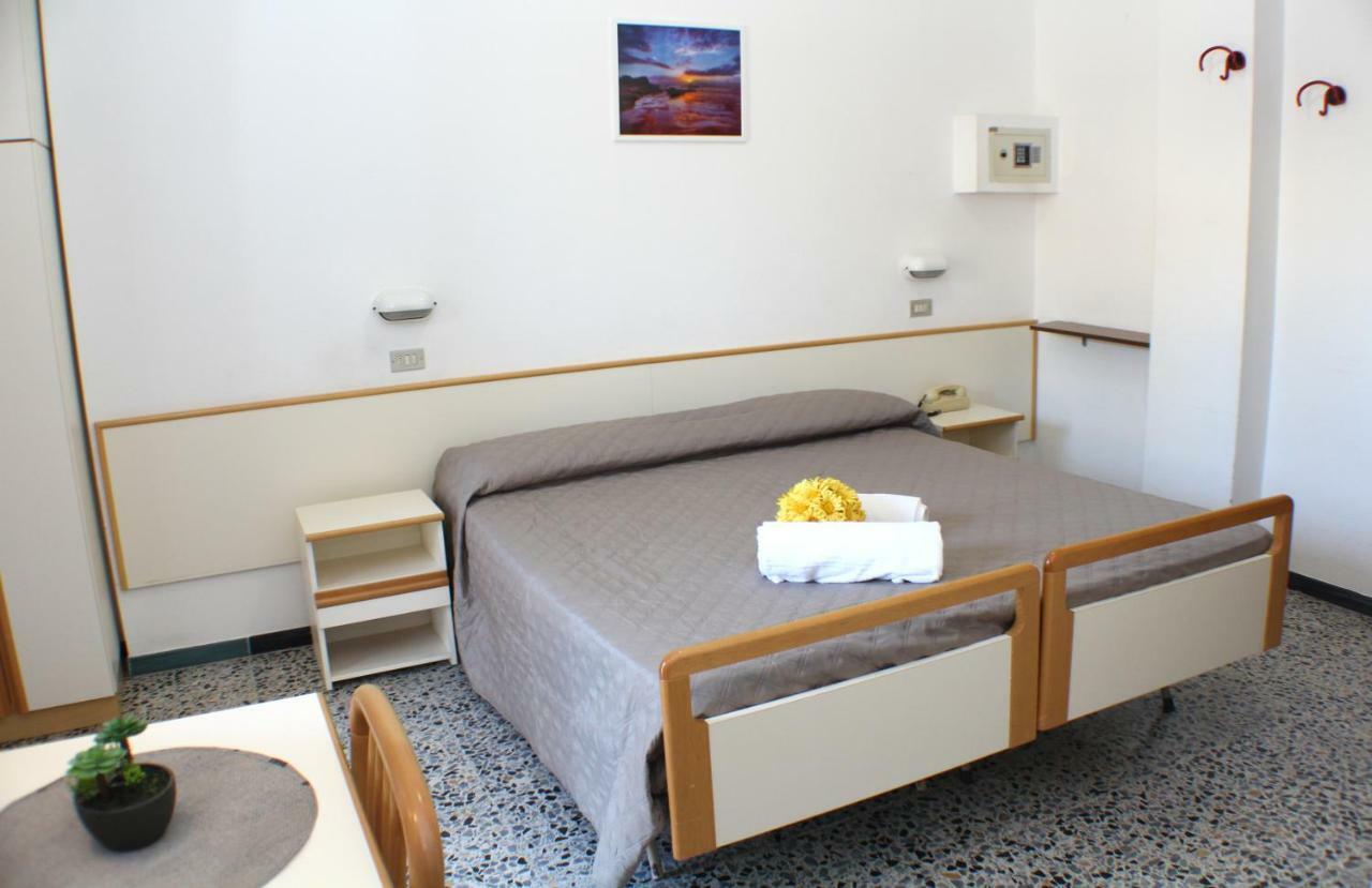 Hotel Caesar Мисано Адриатико Екстериор снимка