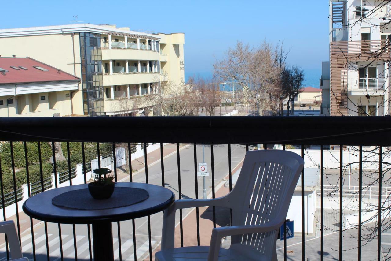 Hotel Caesar Мисано Адриатико Екстериор снимка