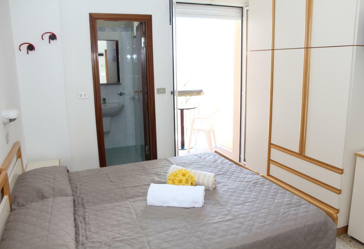 Hotel Caesar Мисано Адриатико Екстериор снимка