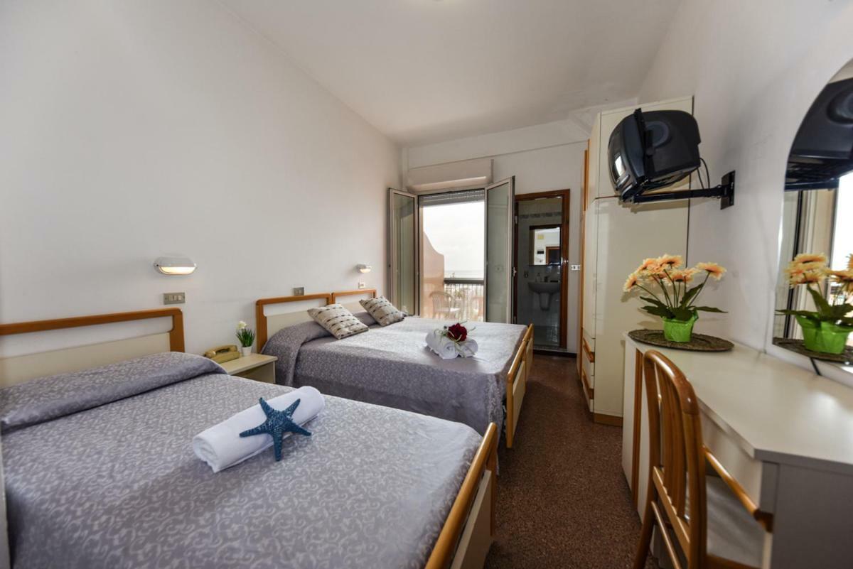 Hotel Caesar Мисано Адриатико Екстериор снимка