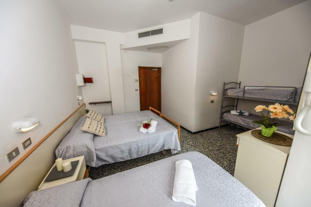 Hotel Caesar Мисано Адриатико Екстериор снимка