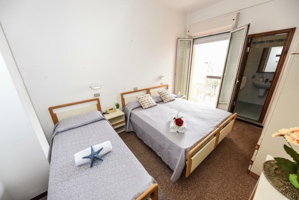 Hotel Caesar Мисано Адриатико Екстериор снимка