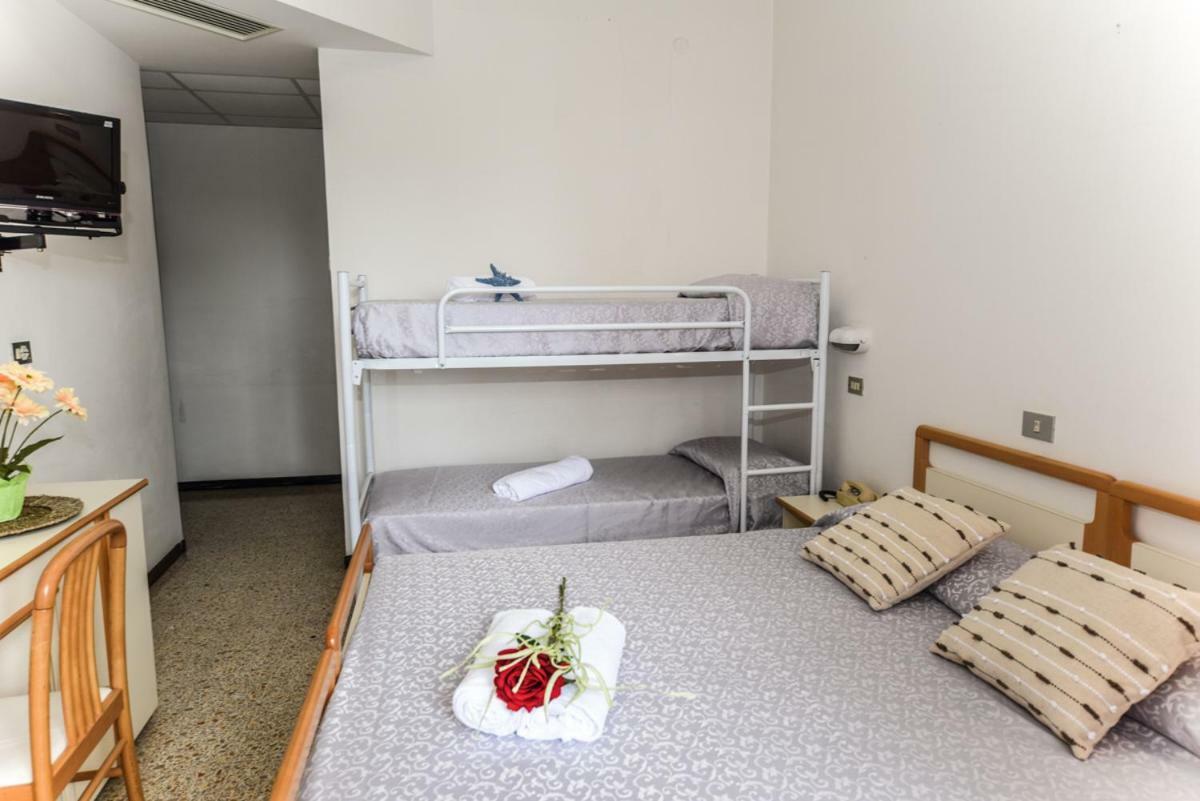 Hotel Caesar Мисано Адриатико Екстериор снимка