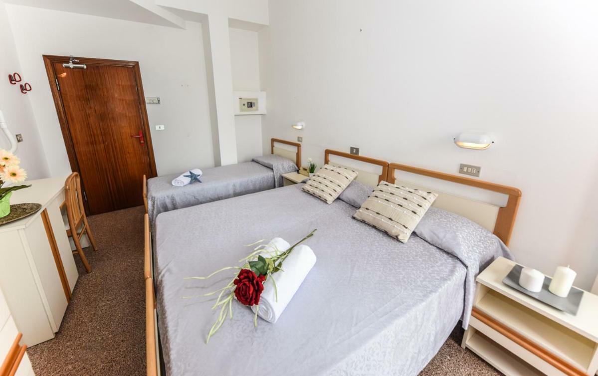Hotel Caesar Мисано Адриатико Екстериор снимка