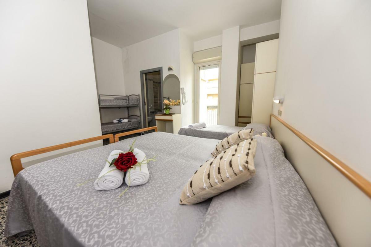 Hotel Caesar Мисано Адриатико Екстериор снимка